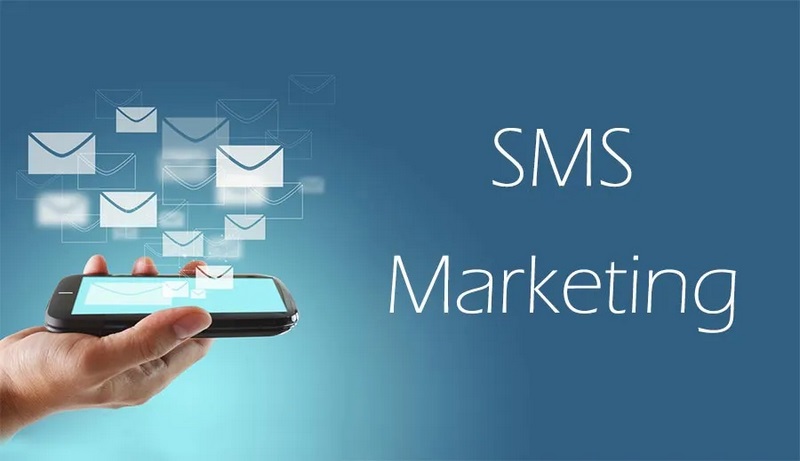 SMS marketing là chiến lược sử dụng tin nhắn văn bản để tiếp cận khách hàng