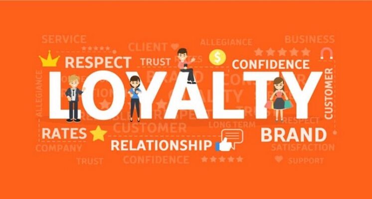 Loyalty đề cập đến sự cam kết và lòng trung thành của khách hàng